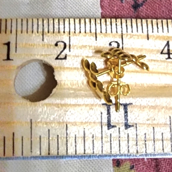 Cross Stud Solid Gold 18k Earring NWT - Picture 5 of 7